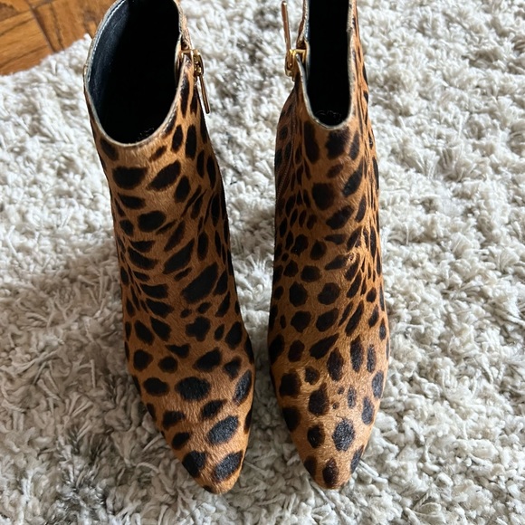 Vince Camuto booties, Thelmin, bold natural leopard, size 5.5 - Picture 4 of 9